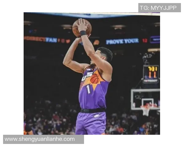 布克半场表现出色10投6中斩获15分并罚球全中助力球队稳定火力 布克半场表现出色10投6中斩获15分并罚球全中助力球队稳定火力